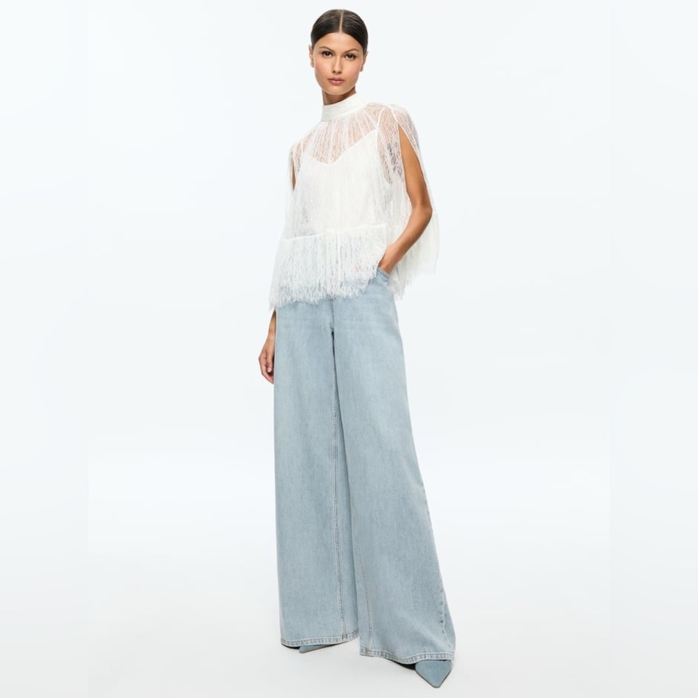 NWT Alice + Olivia Zenon Lace Cape Top with Cami Lining - Picture 3 of 11